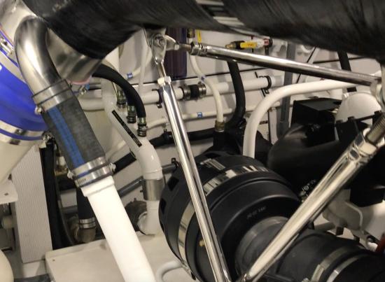 Cheoy Lee CLA 76 Flybridge supports