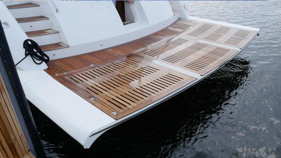 Cheoy Lee CLA 76 Flybridge swim platform