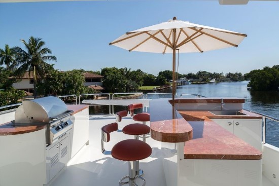 Cheoy Lee Global 104 Yacht Traditional Bar