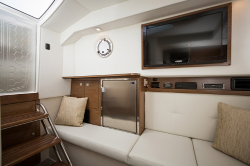 Cruisers Yachts 328 Bow Rider