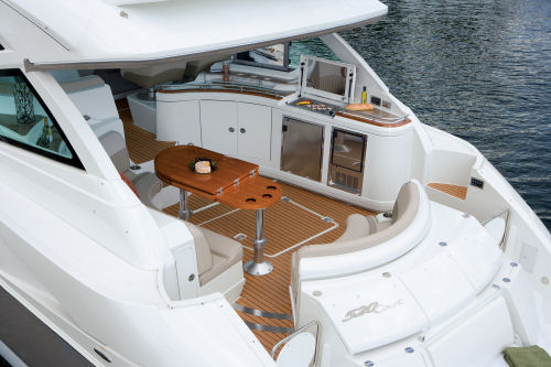 Cruisers Yachts 520 Sports Coupe