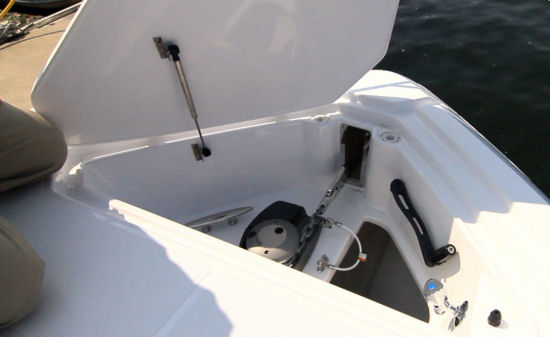 Cruisers Yachts 390 Express Coupe plow anchor
