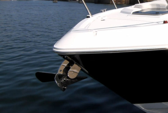 Cruisers Yachts 390 Express Coupe anchor