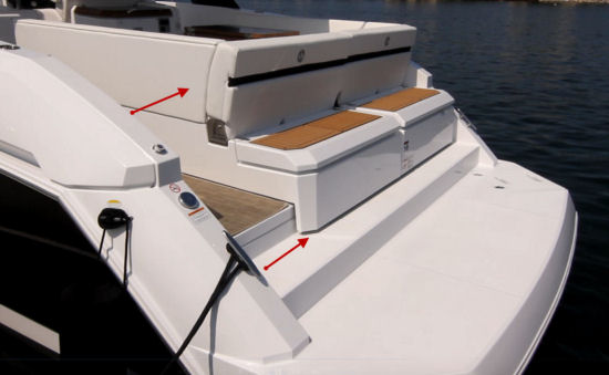 Cruisers Yachts 390 Express Coupe seats