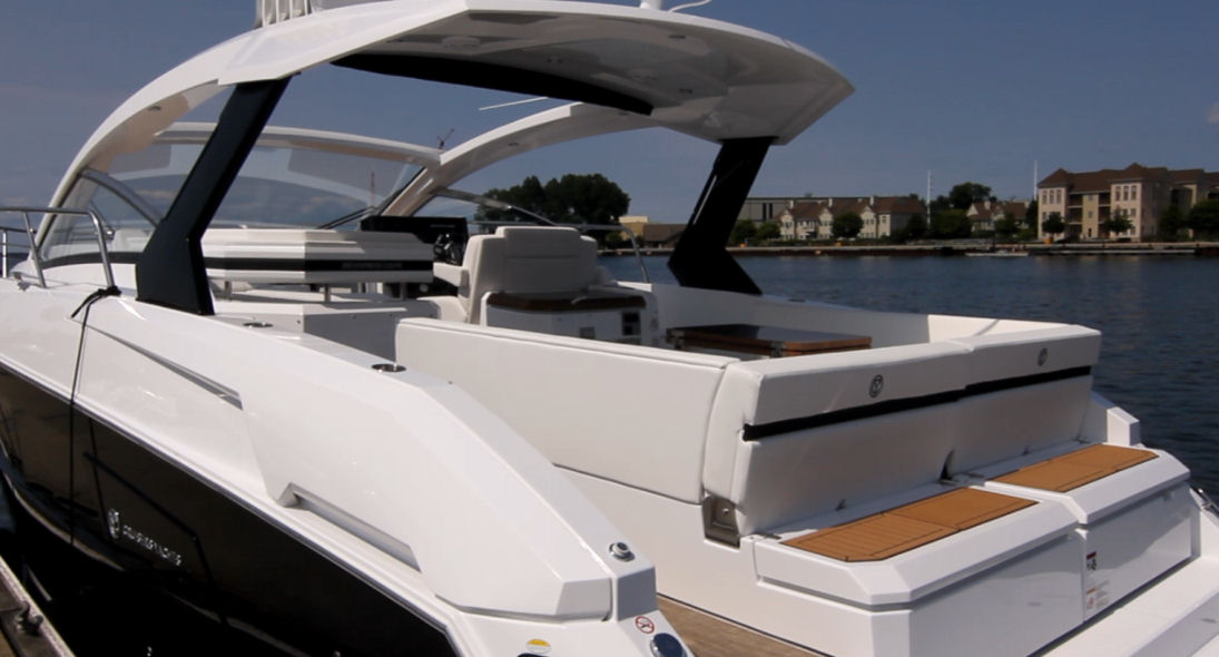 Cruisers Yachts 390 Express Coupe styling