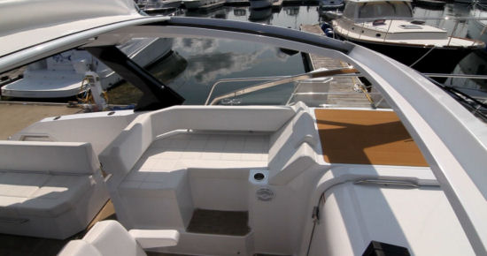 Cruisers Yachts 390 Express Coupe frame