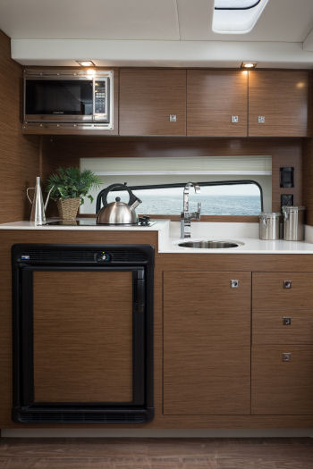 Cruisers Yachts 390 Express Coupe galley