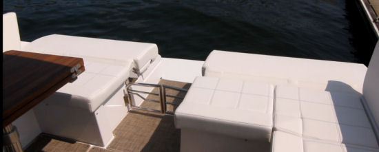 Cruisers Yachts 390 Express Coupe sun pads