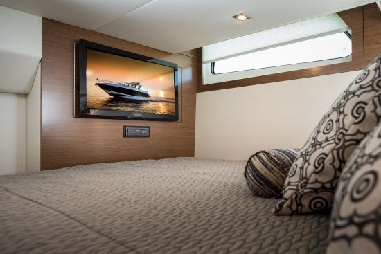 Cruisers Yachts 390 Express Coupe bed clearance