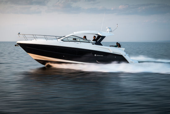 Cruisers Yachts 390 Express Coupe running shot