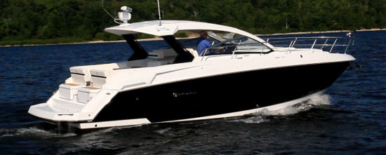 Cruisers Yachts 390 Express Coupe running shot
