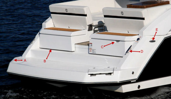 Cruisers Yachts 390 Express Coupe stern