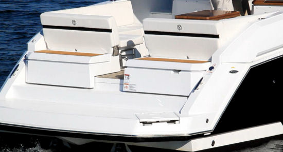 Cruisers Yachts 390 Express Coupe stern passageway