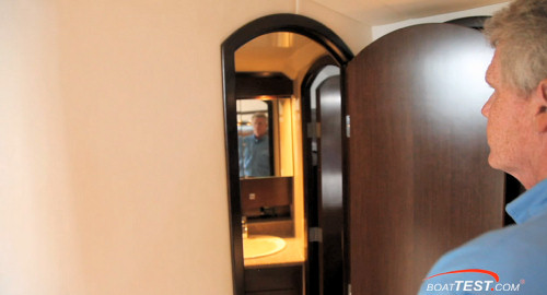 Cruisers Yachts 540 Sports Coupe