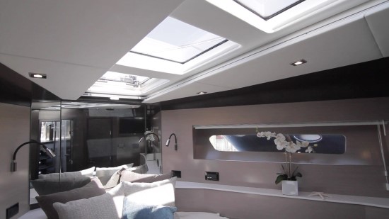 Cruisers Yachts 54 Cantius shade