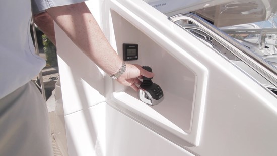 Cruisers Yachts 54 Cantius control station