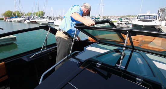 Cruisers Yachts 338 Bow Rider