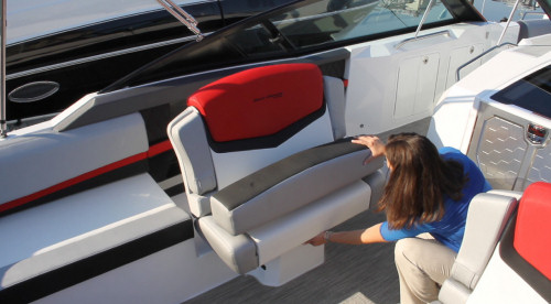 Cruisers Yachts 338 Bow Rider