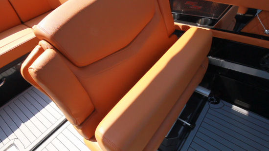 Cruisers Yachts 338 Bow Rider