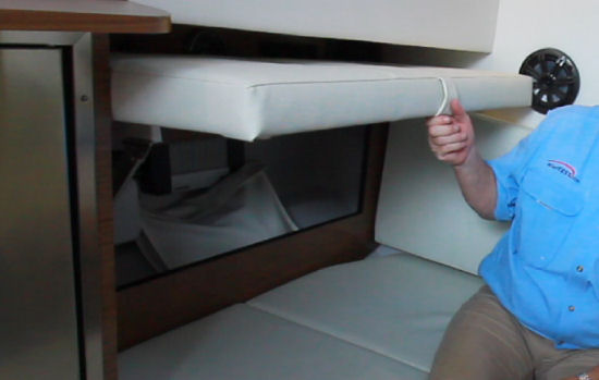 Cruisers Yachts 338 Bow Rider