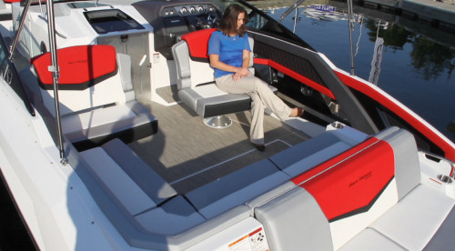 Cruisers Yachts 338 Bow Rider