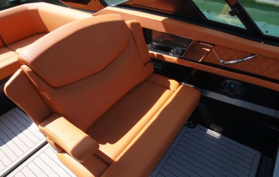 Cruisers Yachts 338 Bow Rider