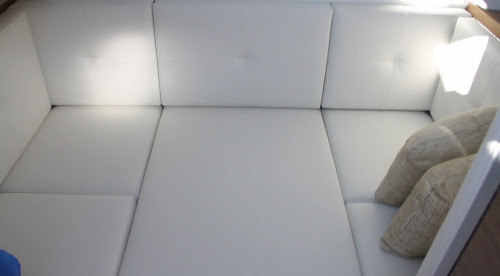 Cruisers Yachts 338 Bow Rider