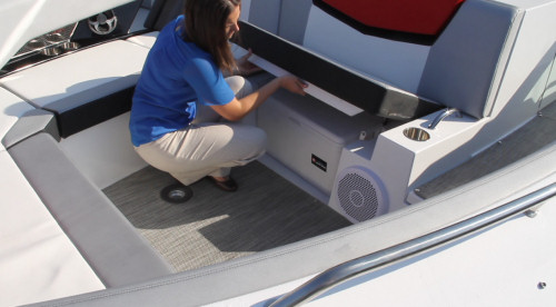 Cruisers Yachts 338 Bow Rider