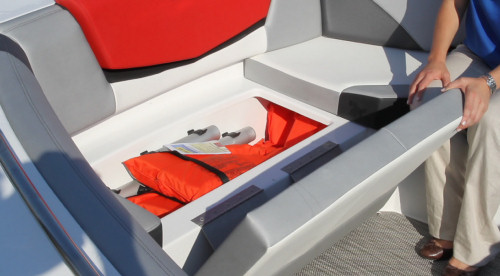 Cruisers Yachts 338 Bow Rider