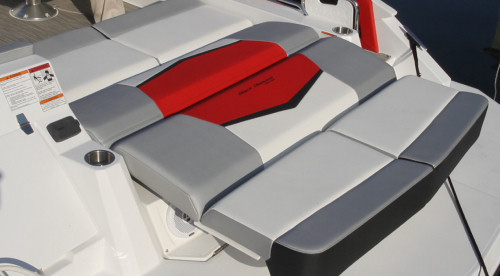 Cruisers Yachts 338 Bow Rider