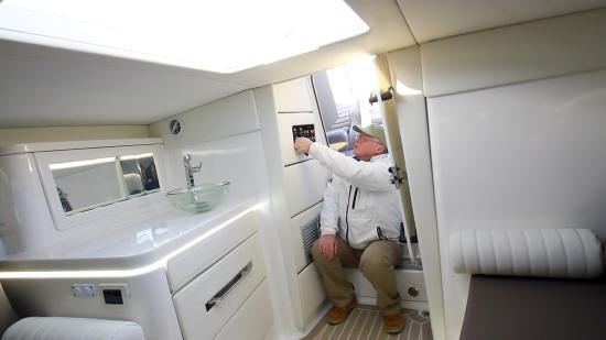 Donzi 41 GT below decks