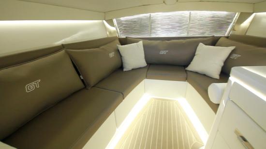 Donzi 41 GT cabin