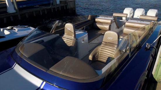 Donzi 41 GT cockpit