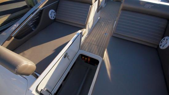 Donzi 41 GT detail