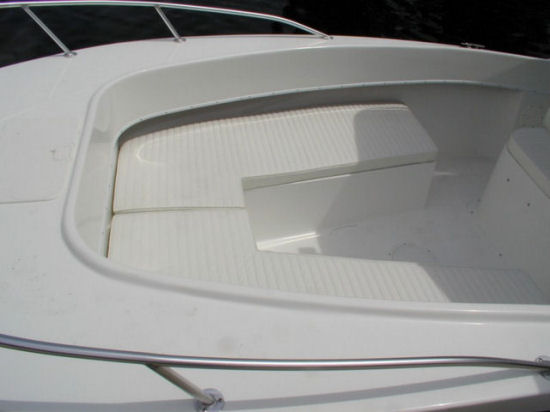 Dusky 252 Open Fisherman bow seating