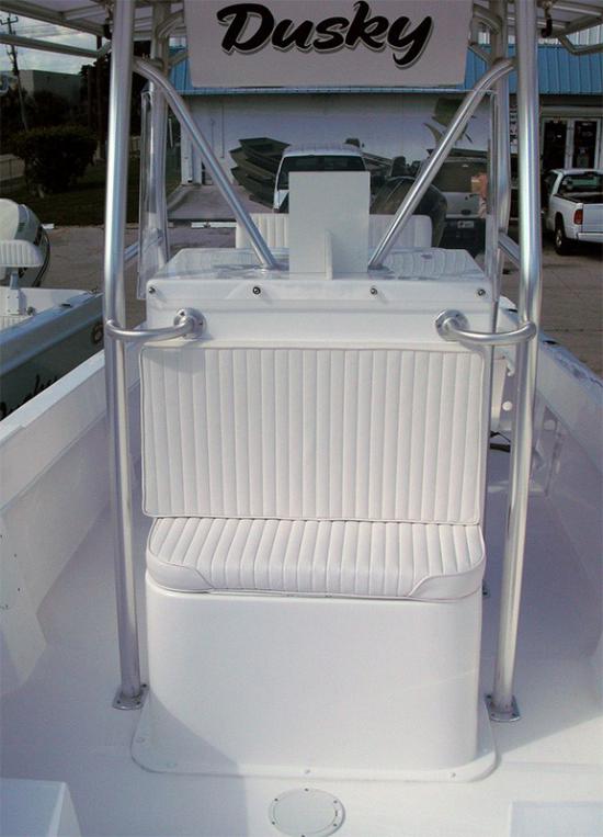 Dusky 278 Open Fisherman console