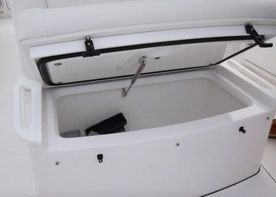 Everglades 273CC console seat