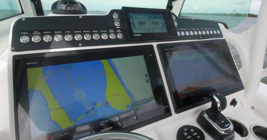 Everglades 273CC helm dash