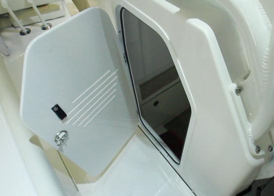 Everglades 273CC head door