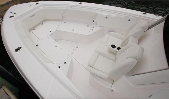 Everglades 335CC bow