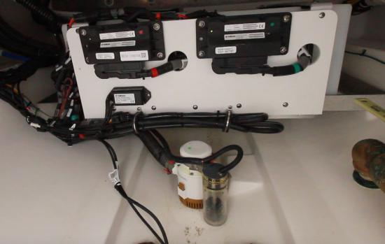 Everglades 335CC engine box