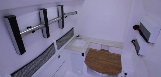 Everglades 335CC dive ladder