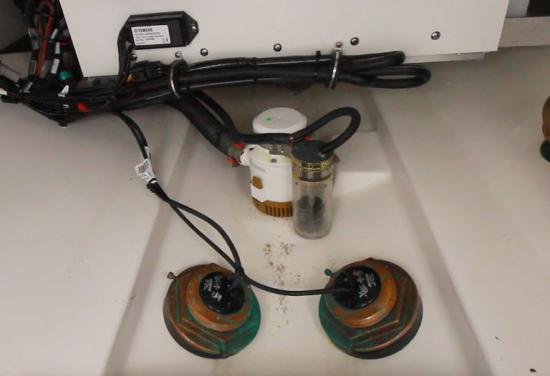 Everglades 335CC bilge pump