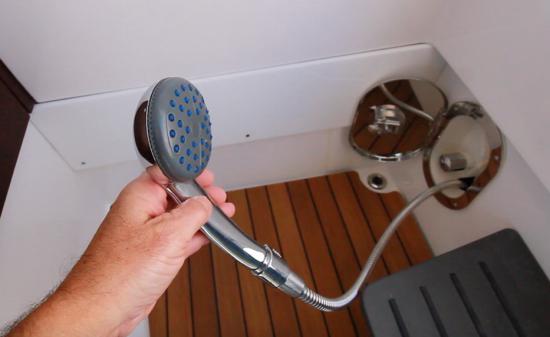 Everglades 340DC shower