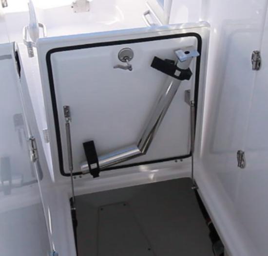 Everglades 340DC bow table leg