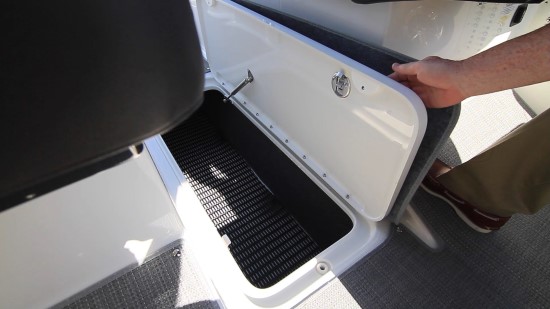 Formula 270 BR In-deck Storage