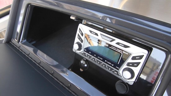 Formula 270 BR Glove Box Stereo