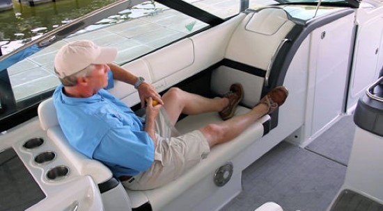 Formula 350 CBR OB lounge