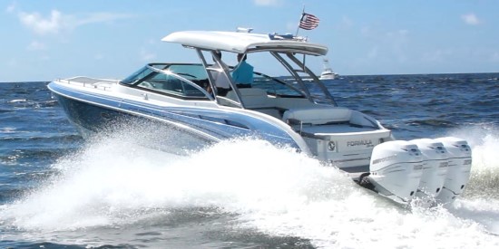 Formula 350 CBR OB running shot