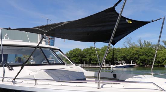Formula 400 Super Sport Crossover bow sun shade